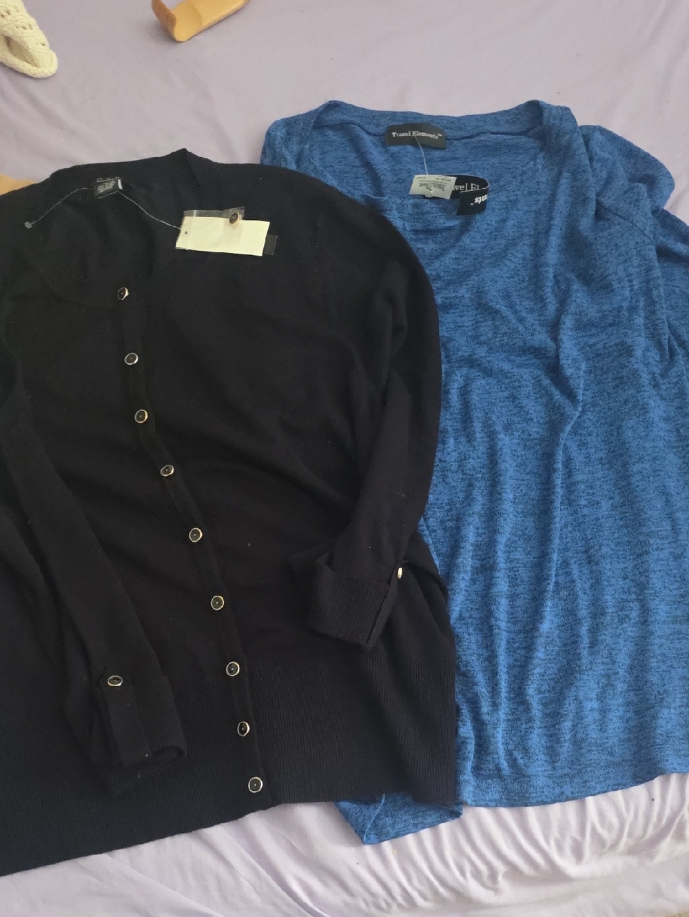 Grace Black Knit Top with Branded Neck Tag And Travel Element Sweter Xĺ